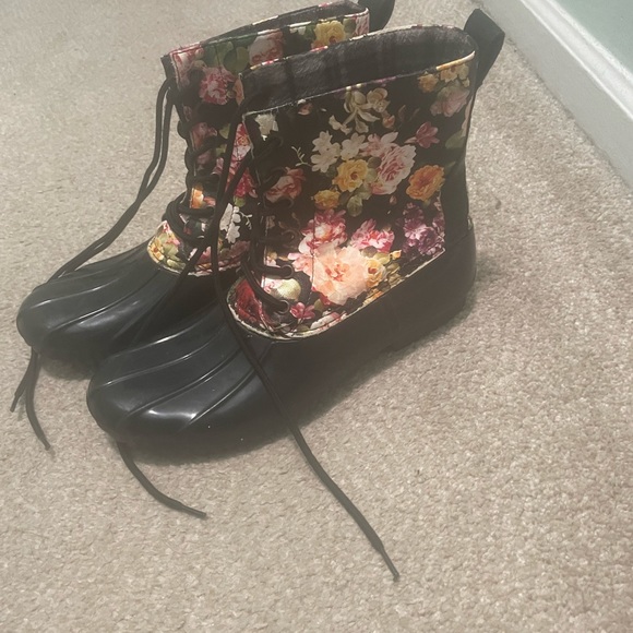 Steve Madden Floral Duck Boots - Picture 5 of 5